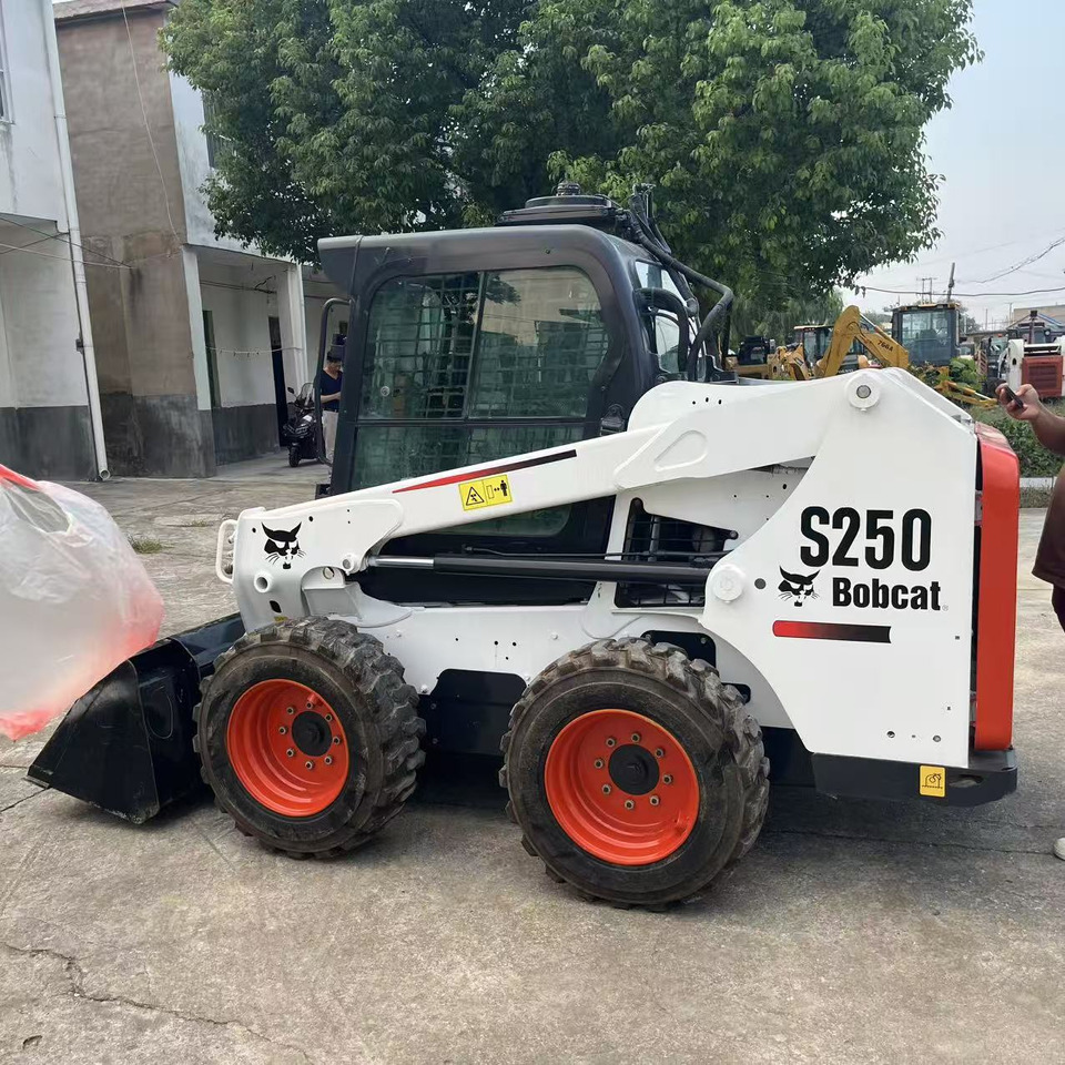 BOBCAT Skid Steer Loader S250 New Condition Hours True - Мини-погрузчик с бортовым поворотом: фото 3 BOBCAT Skid Steer Loader S250 New Condition Hours True - Мини-погрузчик с бортовым поворотом: фото 3