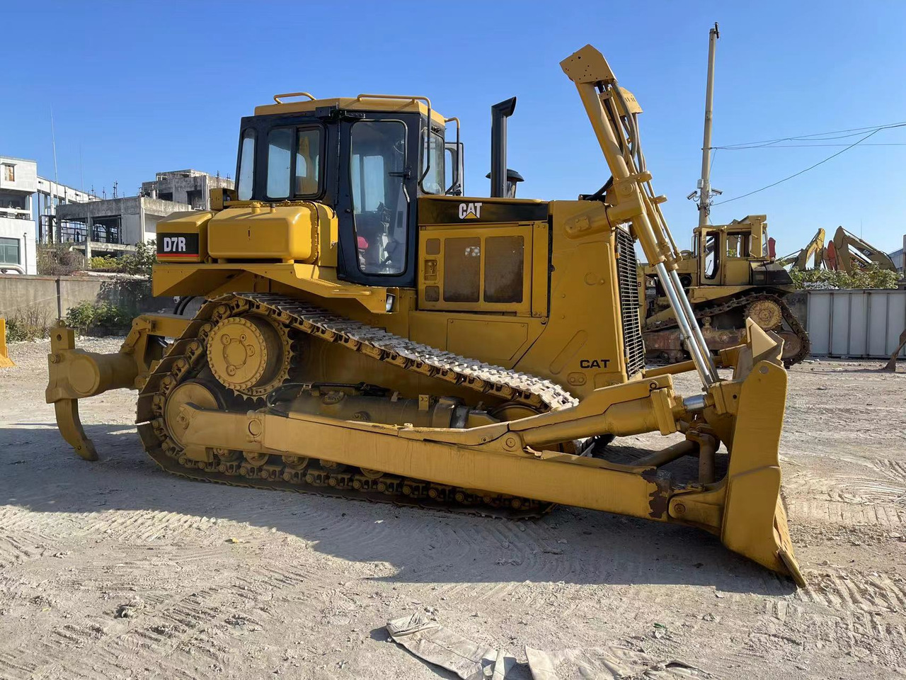 CATERPILLAR D7R - Бульдозер: фото 1 CATERPILLAR D7R - Бульдозер: фото 1