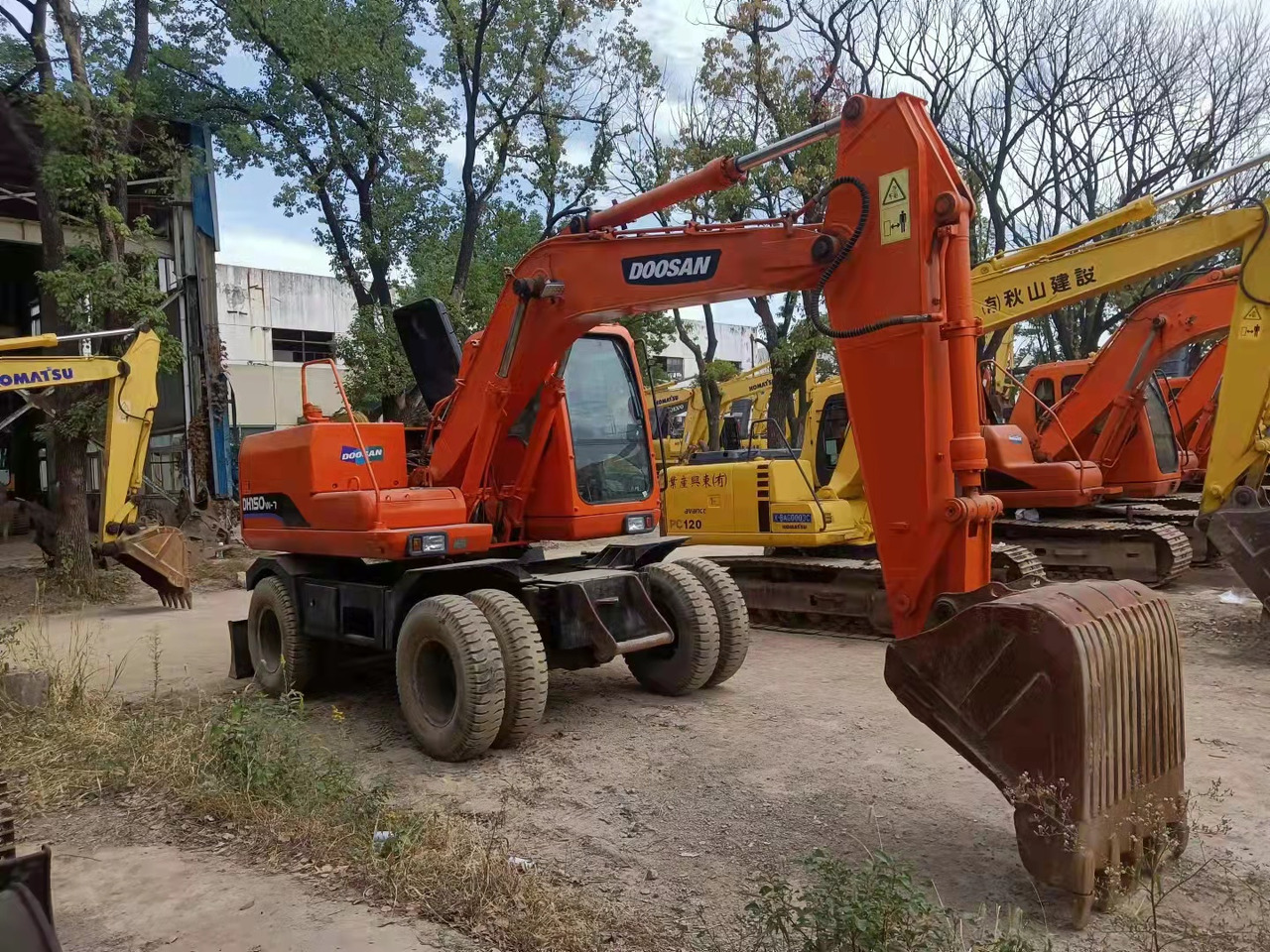 DOOSAN DH150W-7 - Гусеничный экскаватор: фото 4 DOOSAN DH150W-7 - Гусеничный экскаватор: фото 4