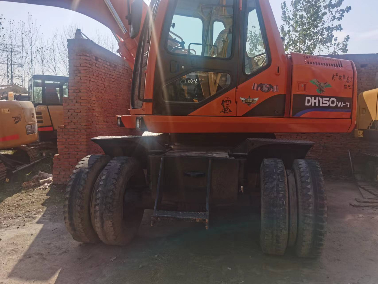 DOOSAN DH150W-7 - Гусеничный экскаватор: фото 4 DOOSAN DH150W-7 - Гусеничный экскаватор: фото 4