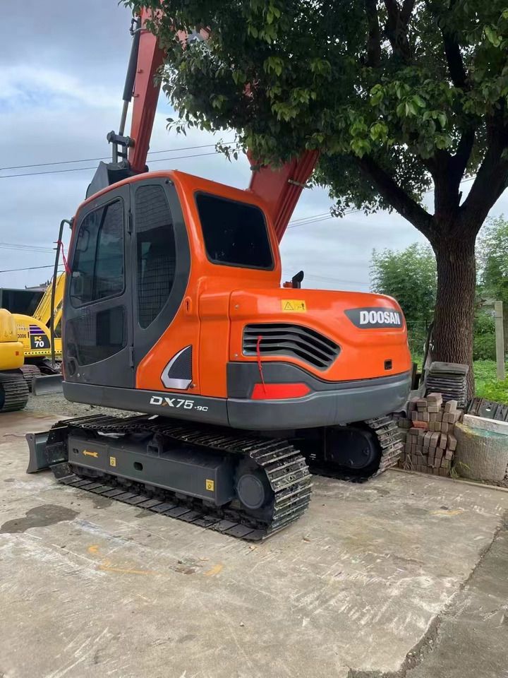 DOOSAN DX75 Mini Excavator Click for Discount - Мини-экскаватор: фото 1 DOOSAN DX75 Mini Excavator Click for Discount - Мини-экскаватор: фото 1