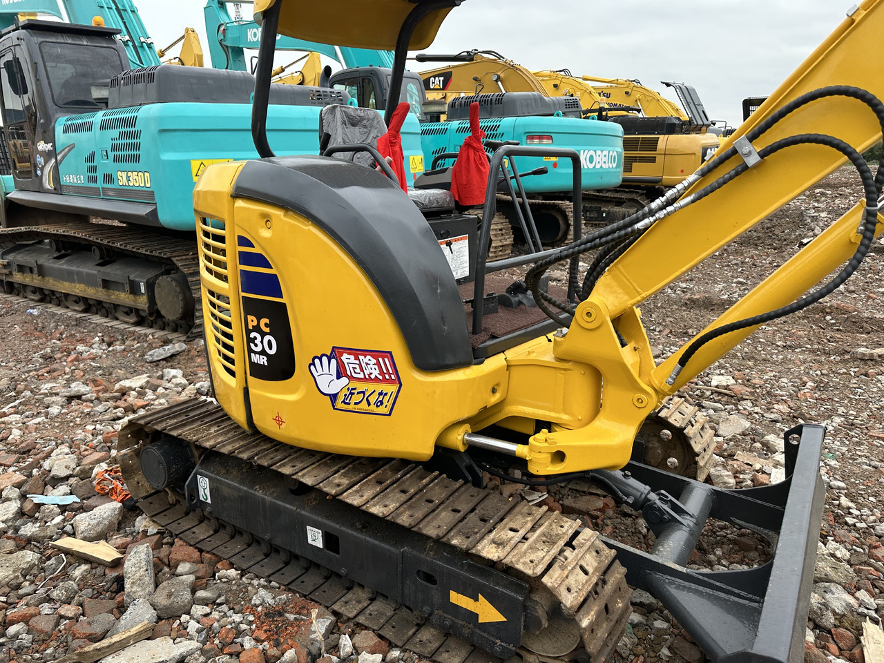 KOMATSU Mini Excavator PC30 Powerful and Efficient Yanmar Engine - Мини-экскаватор: фото 3 KOMATSU Mini Excavator PC30 Powerful and Efficient Yanmar Engine - Мини-экскаватор: фото 3