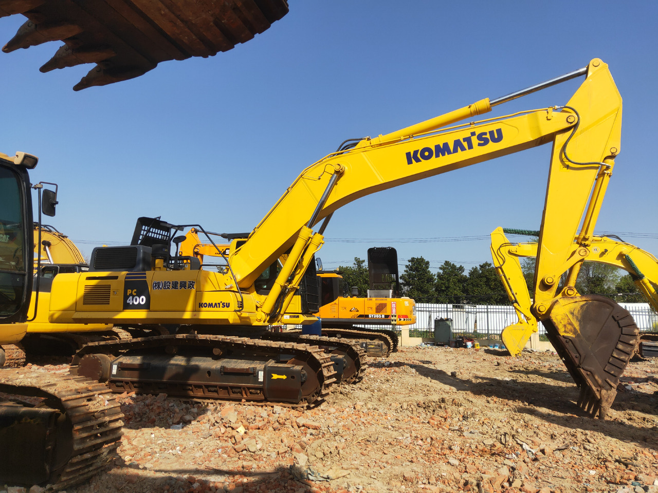 KOMATSU PC400-8 - Гусеничный экскаватор: фото 1 KOMATSU PC400-8 - Гусеничный экскаватор: фото 1