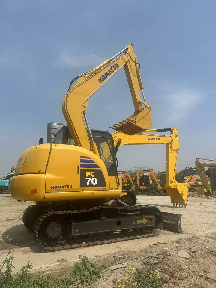 KOMATSU PC70 - Гусеничный экскаватор: фото 1 KOMATSU PC70 - Гусеничный экскаватор: фото 1