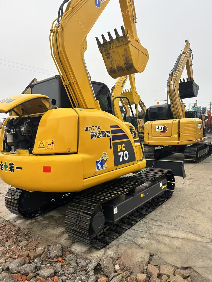 KOMATSU PC70 - Гусеничный экскаватор: фото 2 KOMATSU PC70 - Гусеничный экскаватор: фото 2