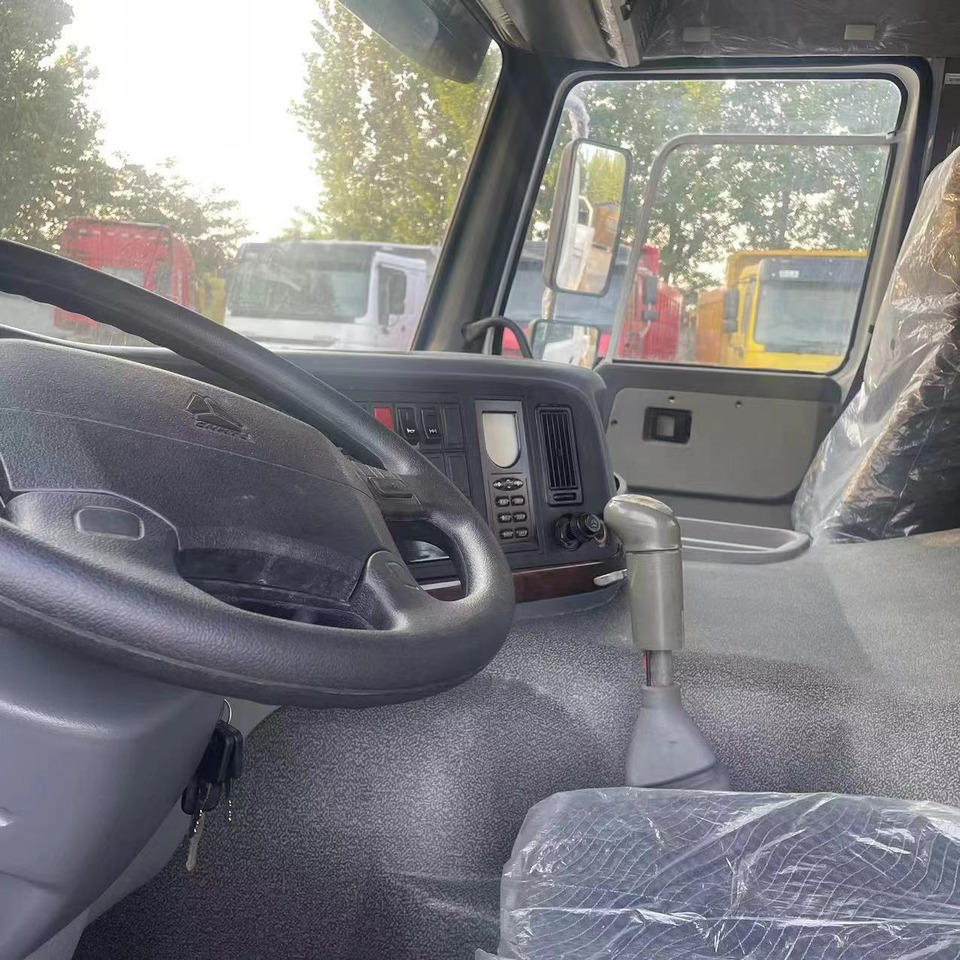 HOWO Truck-Mounted Crane Click for Discount - Коммунальная/ Специальная техника: фото 4 HOWO Truck-Mounted Crane Click for Discount - Коммунальная/ Специальная техника: фото 4