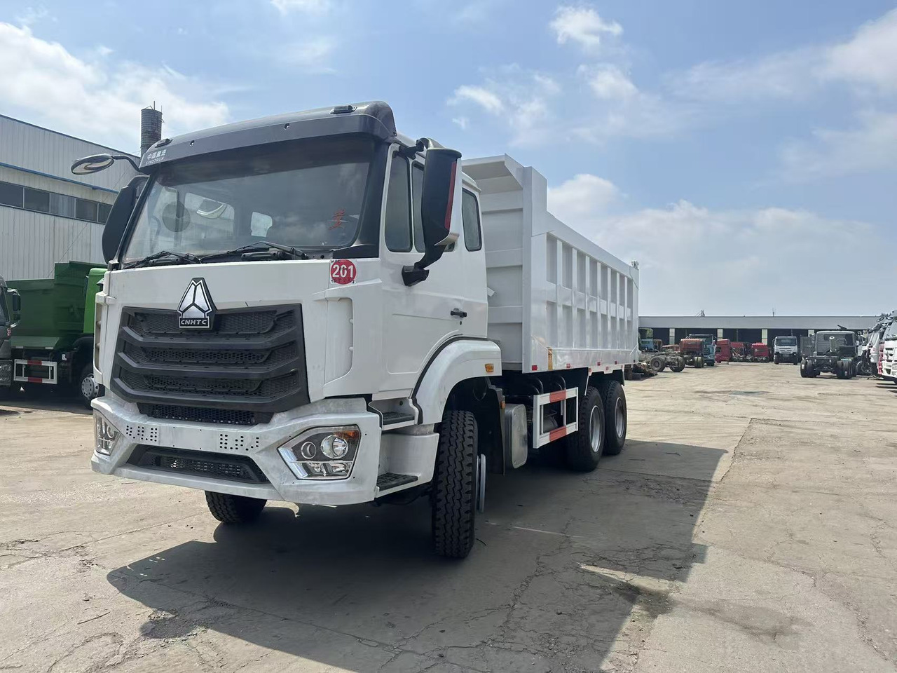 SINOTRUK HOWO 6x4 Dump Truck Click for Discount - Самосвал: фото 1 SINOTRUK HOWO 6x4 Dump Truck Click for Discount - Самосвал: фото 1