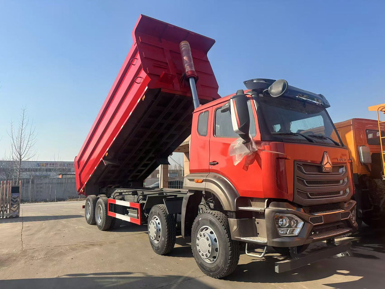 SINOTRUK Nx 8X4 - Самосвал: фото 2 SINOTRUK Nx 8X4 - Самосвал: фото 2