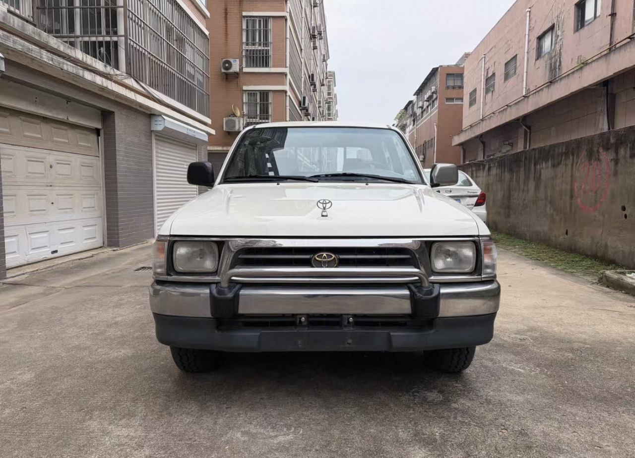 TOYOTA Toyota Hilux Truck Click for Discount - Самосвал: фото 2 TOYOTA Toyota Hilux Truck Click for Discount - Самосвал: фото 2