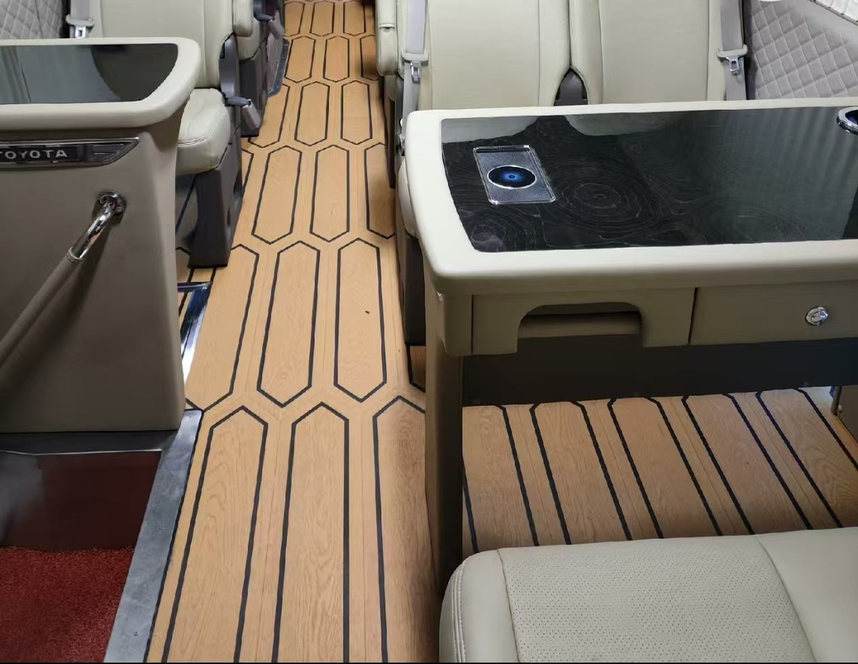 TOYOTA White Mini Bus Click Here for Discount - Туристический автобус: фото 4 TOYOTA White Mini Bus Click Here for Discount - Туристический автобус: фото 4