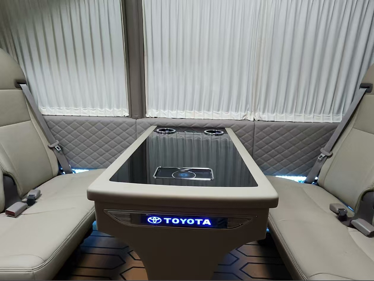 TOYOTA White Mini Bus Click Here for Discount - Туристический автобус: фото 3 TOYOTA White Mini Bus Click Here for Discount - Туристический автобус: фото 3