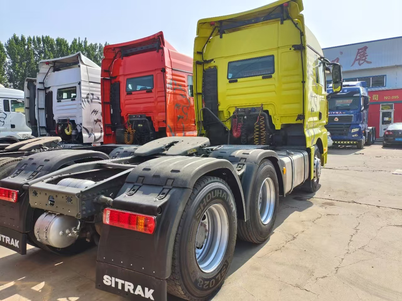 SINOTRUK Sitrak Truck Head 6x4 Heavy Duty Prime Mover in Good Condition for Sale - Тягач: фото 3 SINOTRUK Sitrak Truck Head 6x4 Heavy Duty Prime Mover in Good Condition for Sale - Тягач: фото 3