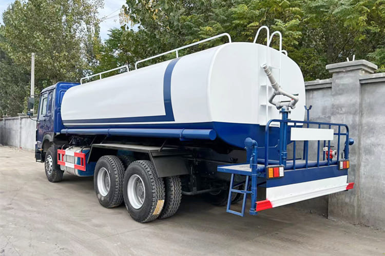 Howo Water Sprinkler Truck for Sale in Mali - Грузовик-цистерна: фото 2 Howo Water Sprinkler Truck for Sale in Mali - Грузовик-цистерна: фото 2