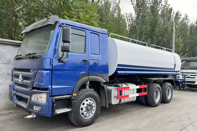 Howo Water Sprinkler Truck for Sale in Mali - Грузовик-цистерна: фото 1 Howo Water Sprinkler Truck for Sale in Mali - Грузовик-цистерна: фото 1