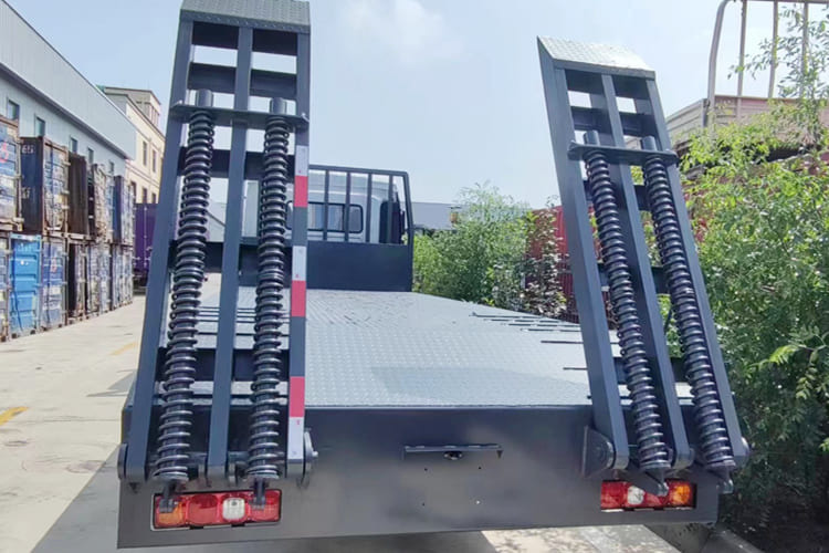 SHACMAN L3000 Light Cargo Truck with Rear Loading Ramp - Грузовик бортовой/ Платформа: фото 4 SHACMAN L3000 Light Cargo Truck with Rear Loading Ramp - Грузовик бортовой/ Платформа: фото 4