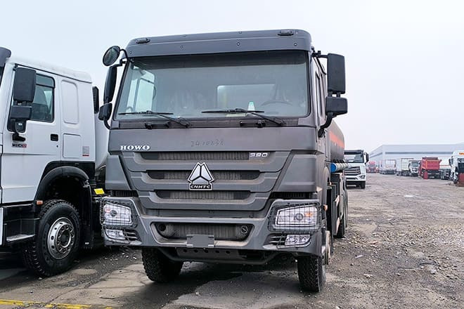 SINOTRUK Howo 6x4 380 Oil Truck for Sale in Mali - Грузовик-цистерна: фото 2 SINOTRUK Howo 6x4 380 Oil Truck for Sale in Mali - Грузовик-цистерна: фото 2