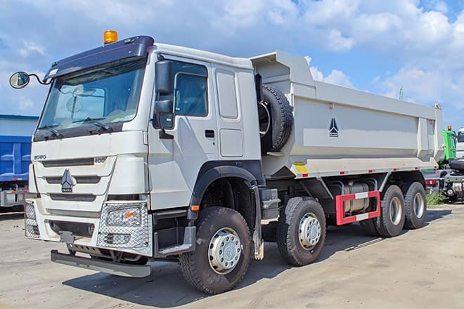 SINOTRUK Howo 8x4 Tipper Truck for Sale in Guinea - Самосвал: фото 1 SINOTRUK Howo 8x4 Tipper Truck for Sale in Guinea - Самосвал: фото 1