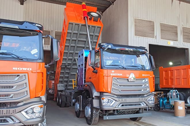SINOTRUK Sinotruk Howo 8x4 Tipper Trucks for Sale in Ghana - Самосвал: фото 1 SINOTRUK Sinotruk Howo 8x4 Tipper Trucks for Sale in Ghana - Самосвал: фото 1