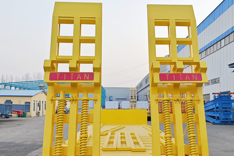 TITAN 3 Axle 80 Tons Semi Low Bed Trailer for Sale in Zambia - Низкорамный полуприцеп: фото 5 TITAN 3 Axle 80 Tons Semi Low Bed Trailer for Sale in Zambia - Низкорамный полуприцеп: фото 5