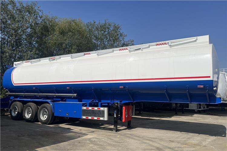 TITAN 45000 Liters Oil Tanker Trailer for Sale In Ghana - Полуприцеп-цистерна: фото 1 TITAN 45000 Liters Oil Tanker Trailer for Sale In Ghana - Полуприцеп-цистерна: фото 1