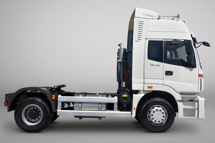 FOTON Foton 6 Wheeler Truck Head for Sale in Tanzania - Тягач: фото 4 FOTON Foton 6 Wheeler Truck Head for Sale in Tanzania - Тягач: фото 4