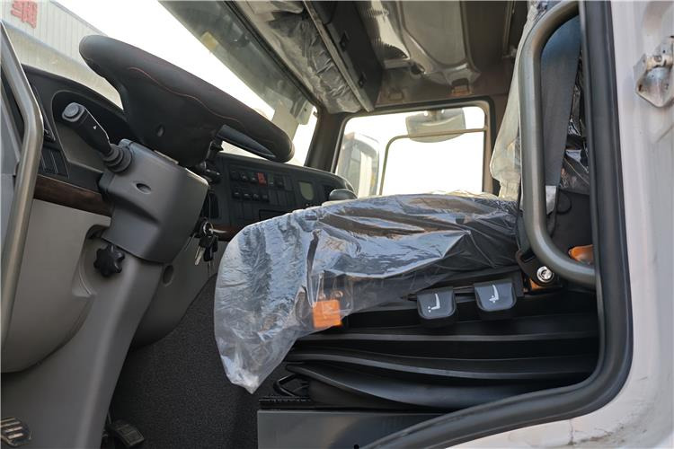 SINOTRUK Used Howo 371 Truck Head for Sale In Nigeria Lagos - Тягач: фото 4 SINOTRUK Used Howo 371 Truck Head for Sale In Nigeria Lagos - Тягач: фото 4