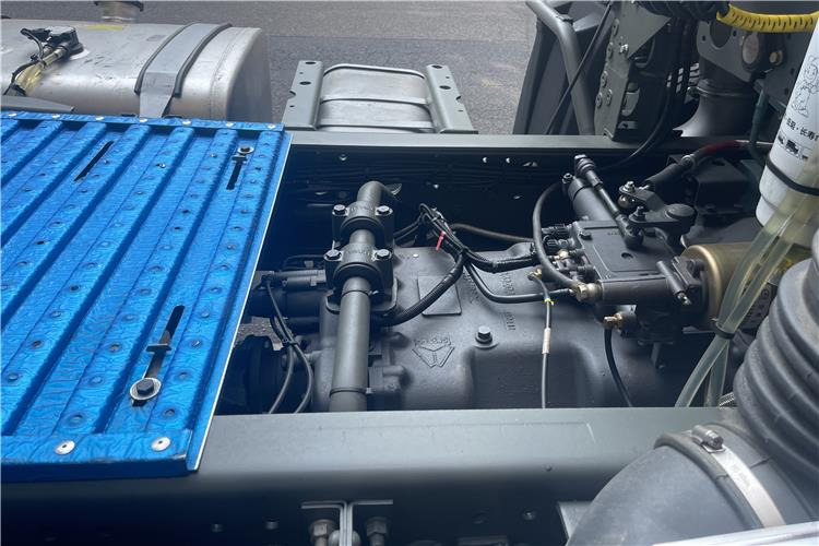 SINOTRUK Used Howo 371hp Tractor Truck for Sale In Cameroon - Тягач: фото 5 SINOTRUK Used Howo 371hp Tractor Truck for Sale In Cameroon - Тягач: фото 5