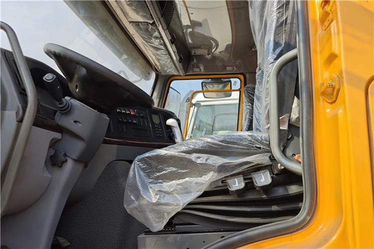 Sinotruk Used Howo Truck 371 hp 6x4 Head for Sale In Ghana Accra - Тягач: фото 2 Sinotruk Used Howo Truck 371 hp 6x4 Head for Sale In Ghana Accra - Тягач: фото 2