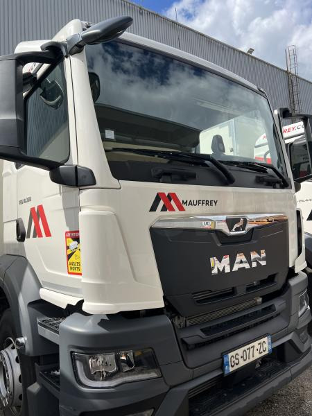 MAN TGS 18.360 - Грузовик с закрытым кузовом: фото 1 MAN TGS 18.360 - Грузовик с закрытым кузовом: фото 1