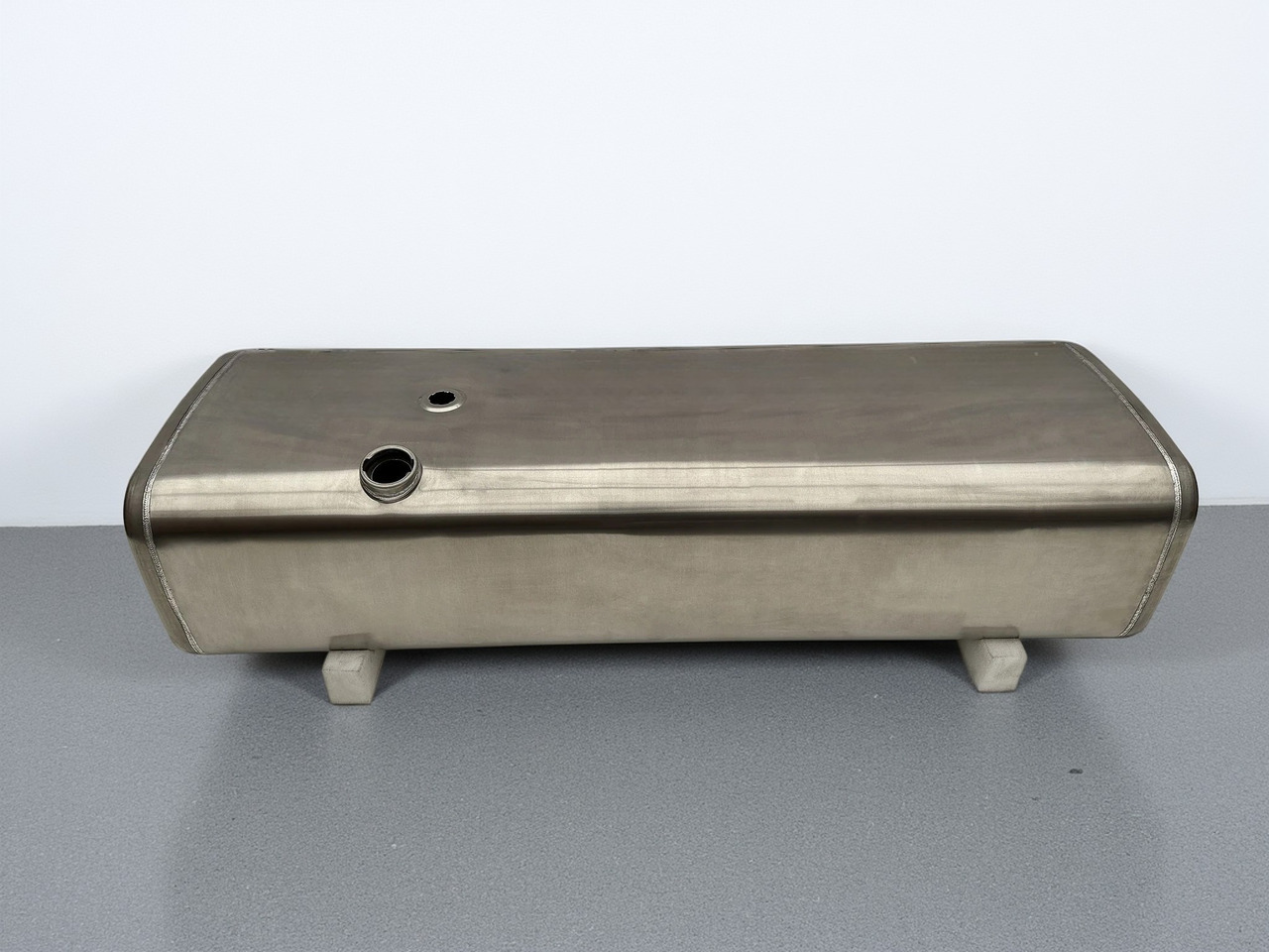 IVECO - Топливный бак: фото 1 IVECO - Топливный бак: фото 1