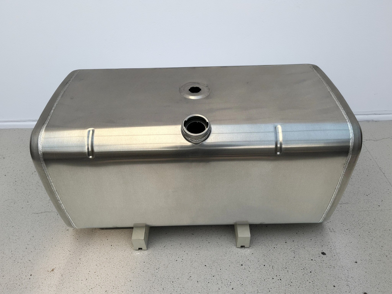 IVECO - Топливный бак: фото 1 IVECO - Топливный бак: фото 1