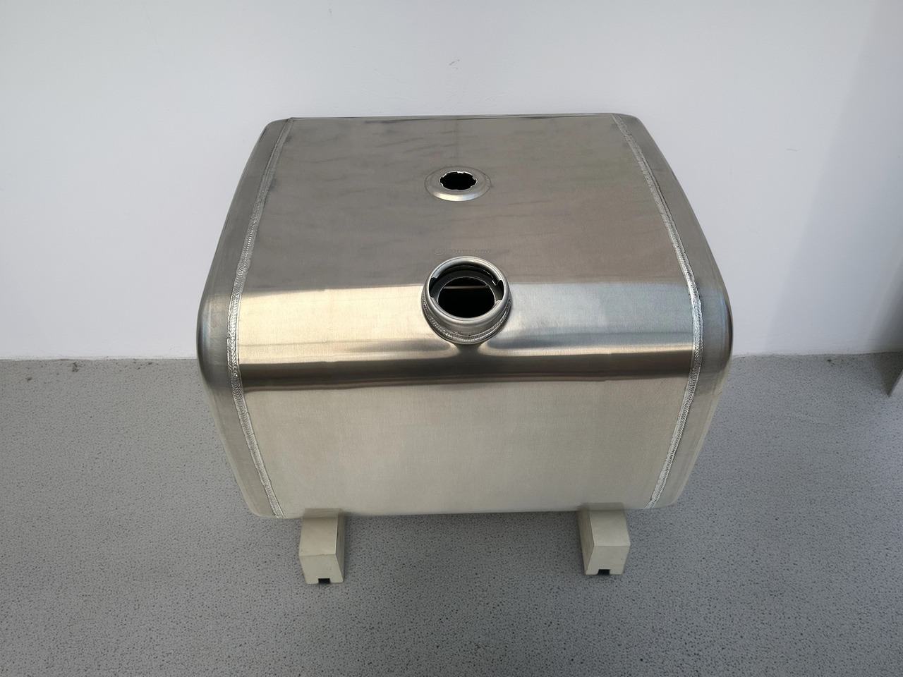 IVECO - Топливный бак: фото 1 IVECO - Топливный бак: фото 1