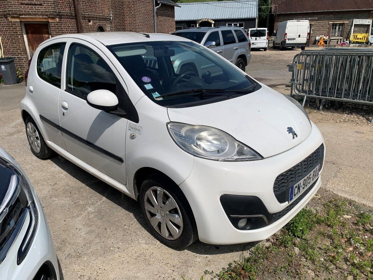 PEUGEOT 107 - Essence - Boîte manuelle - (3 1.0 12 V BLUE LI - Хэтчбек: фото 1 PEUGEOT 107 - Essence - Boîte manuelle - (3 1.0 12 V BLUE LI - Хэтчбек: фото 1