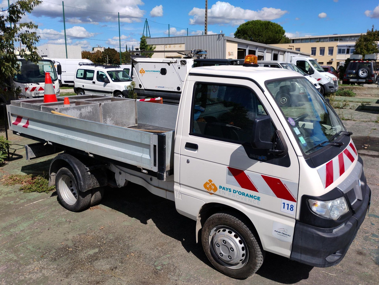 PIAGGIO PORTER 2 PLACES AVEC PLATEAU GENRE CTTE / DISPONIBL - Малотоннажный бортовой грузовик: фото 1 PIAGGIO PORTER 2 PLACES AVEC PLATEAU GENRE CTTE / DISPONIBL - Малотоннажный бортовой грузовик: фото 1