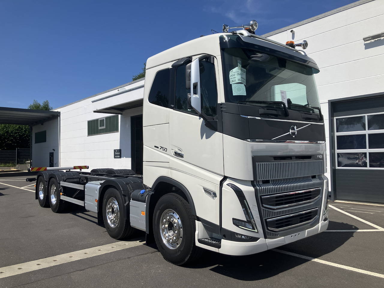 VOLVO FH16 750 8x4 Chassis - Грузовик-шасси: фото 1 VOLVO FH16 750 8x4 Chassis - Грузовик-шасси: фото 1