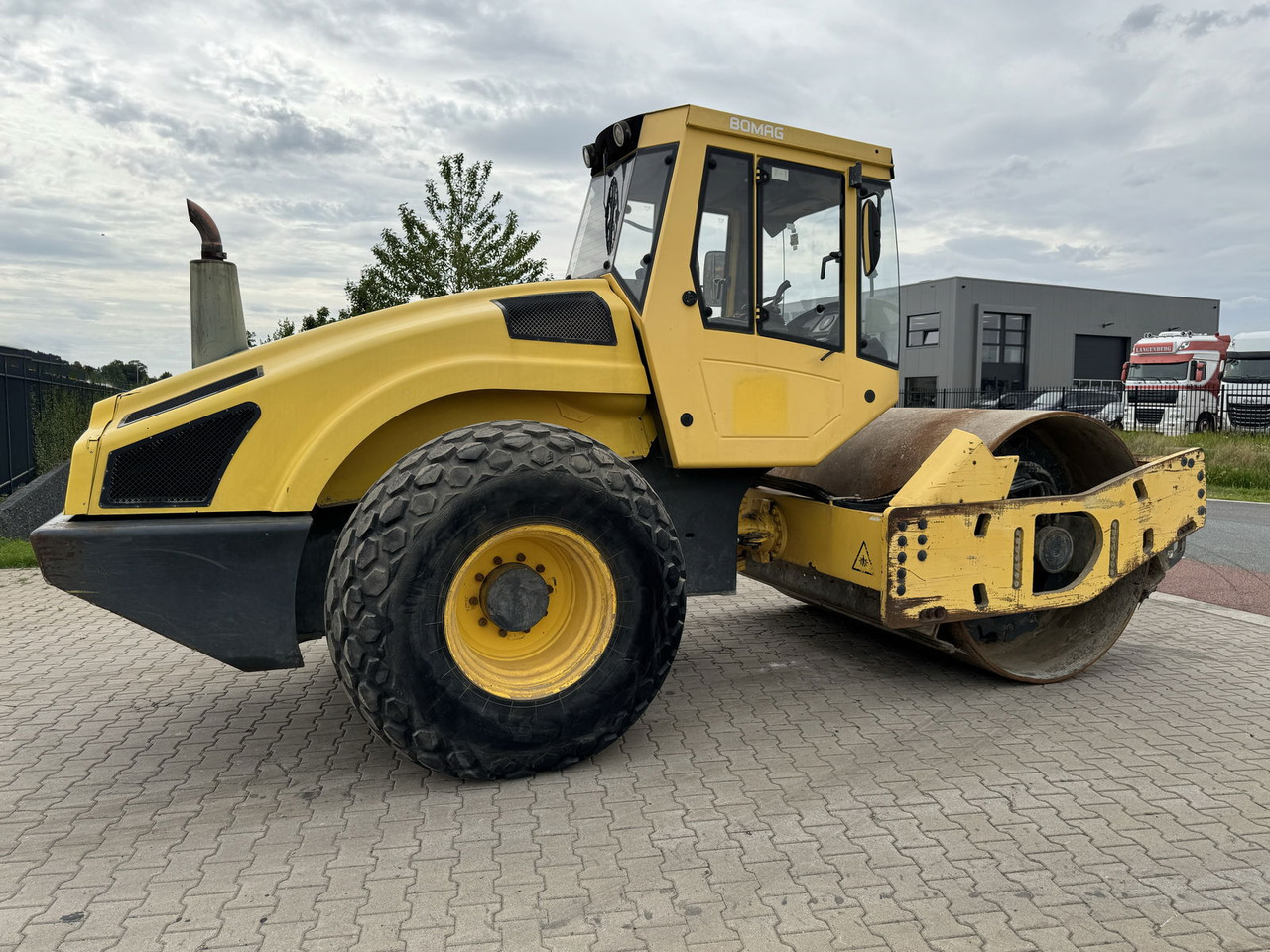 Bomag BW 213 D-4 - Компактор: фото 1 Bomag BW 213 D-4 - Компактор: фото 1
