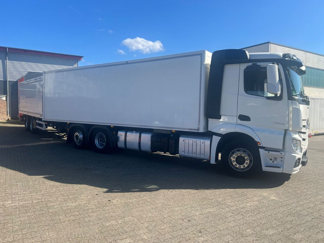 Mercedes-Benz Actros 2543 LBW Voll-Luft-Gefed-Lang Kof - Грузовик с закрытым кузовом: фото 4 Mercedes-Benz Actros 2543 LBW Voll-Luft-Gefed-Lang Kof - Грузовик с закрытым кузовом: фото 4