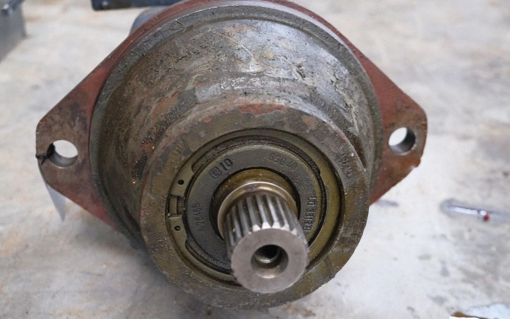 Hydromotor silnik obrotu kolumny maszyny FMF 250 liebherr R974,R976,R980 R984, P974P984 - Гидравлика: фото 5 Hydromotor silnik obrotu kolumny maszyny FMF 250 liebherr R974,R976,R980 R984, P974P984 - Гидравлика: фото 5