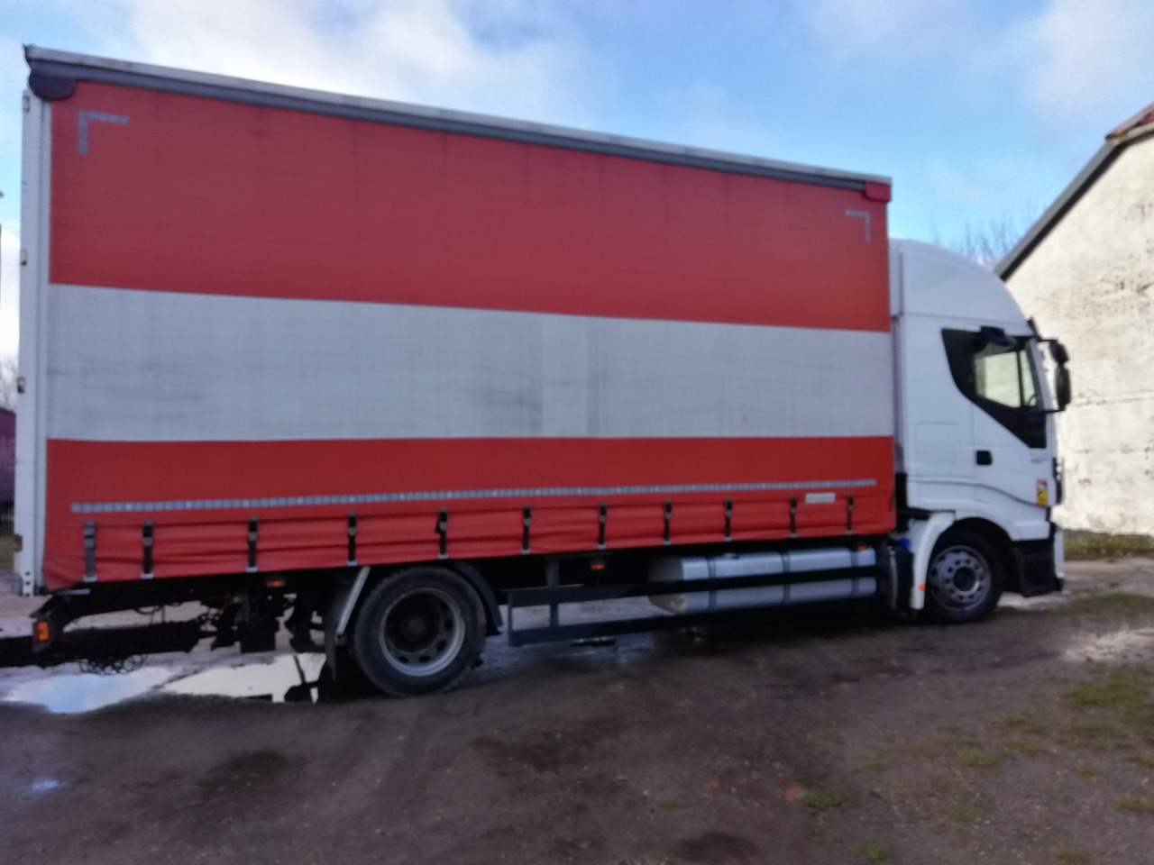 Ive Stralis - Тентованный грузовик: фото 4 Ive Stralis - Тентованный грузовик: фото 4