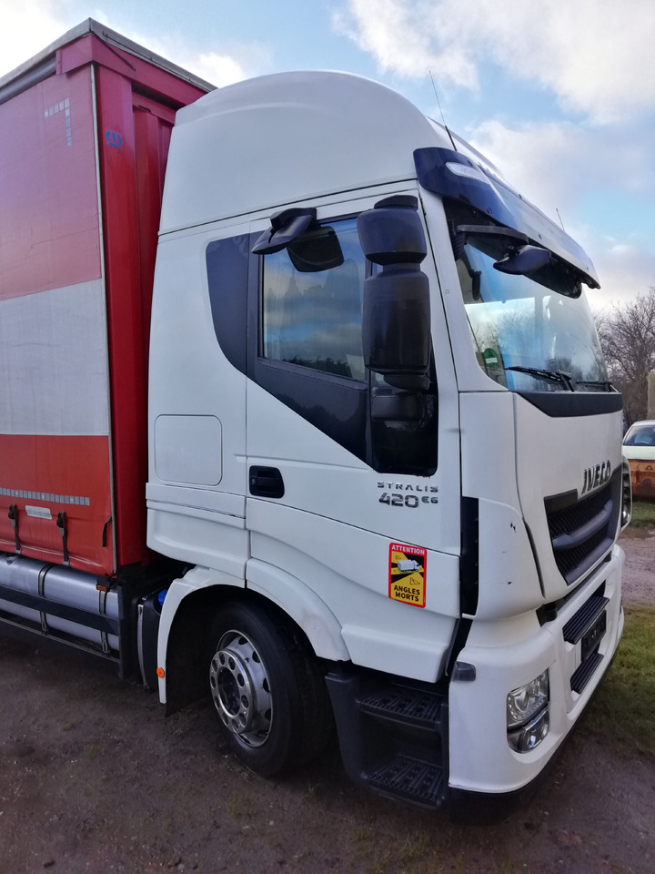 Ive Stralis - Тентованный грузовик: фото 1 Ive Stralis - Тентованный грузовик: фото 1