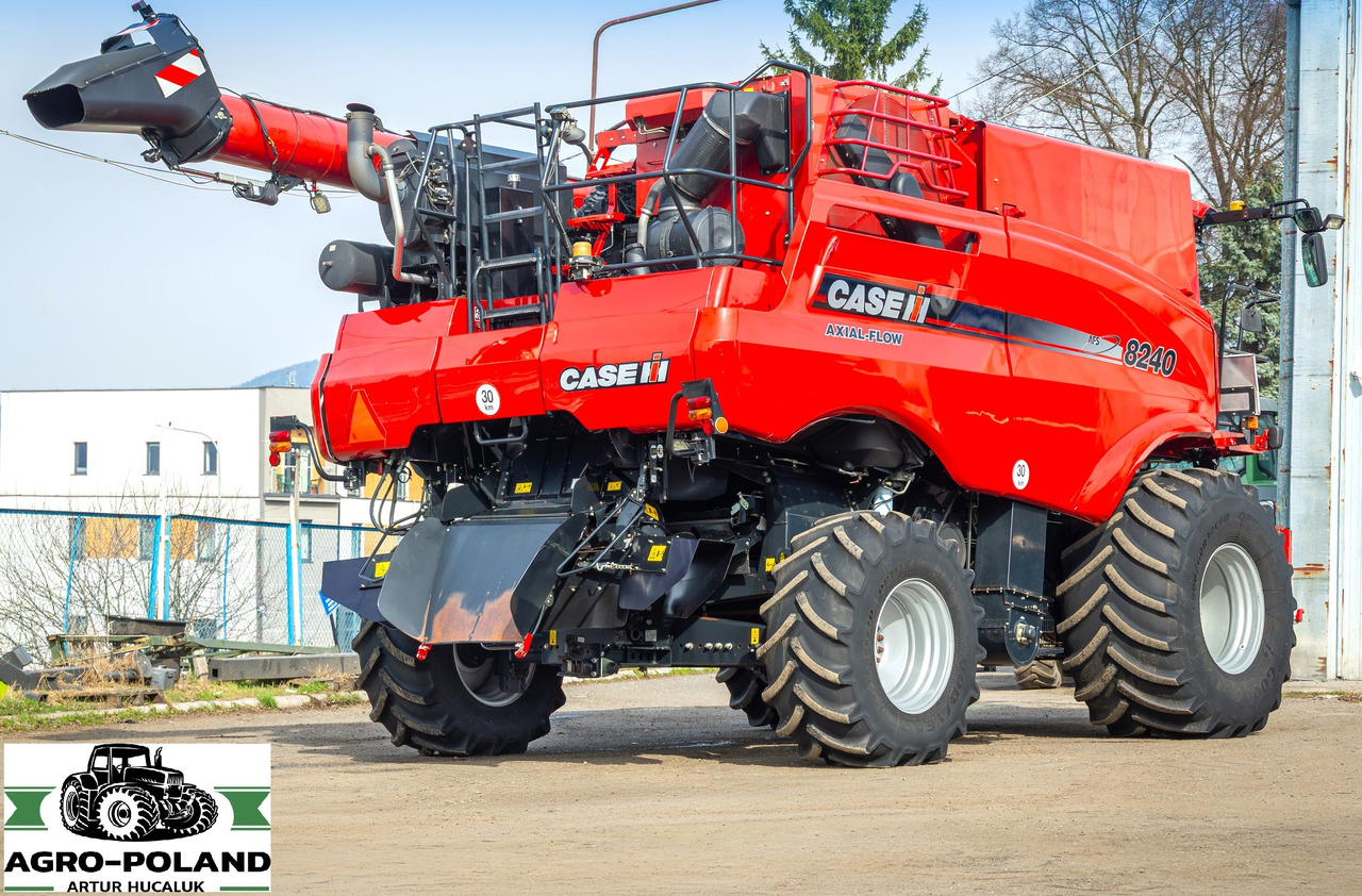 CASE IH 8240 AFS - 2018 ROK + MACDON FD 135 - 2018 ROK - Зерноуборочный комбайн: фото 4 CASE IH 8240 AFS - 2018 ROK + MACDON FD 135 - 2018 ROK - Зерноуборочный комбайн: фото 4