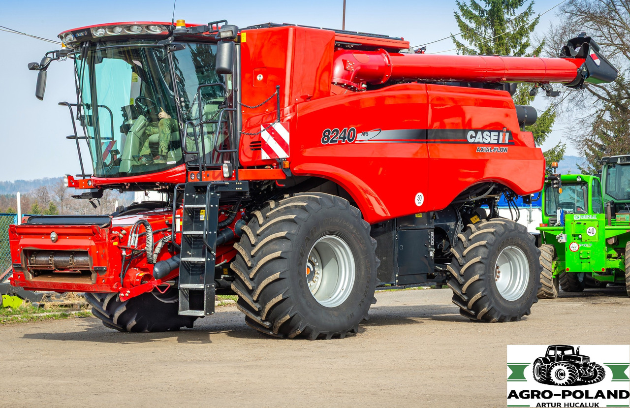 CASE IH 8240 AFS - 2018 ROK + MACDON FD 135 - 2018 ROK - Зерноуборочный комбайн: фото 1 CASE IH 8240 AFS - 2018 ROK + MACDON FD 135 - 2018 ROK - Зерноуборочный комбайн: фото 1