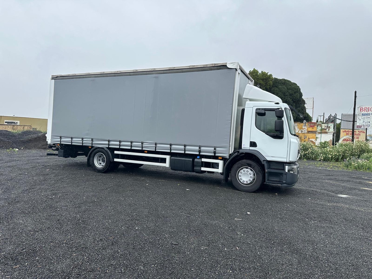 RENAULT PREMIUM 380 - Тентованный грузовик: фото 2 RENAULT PREMIUM 380 - Тентованный грузовик: фото 2