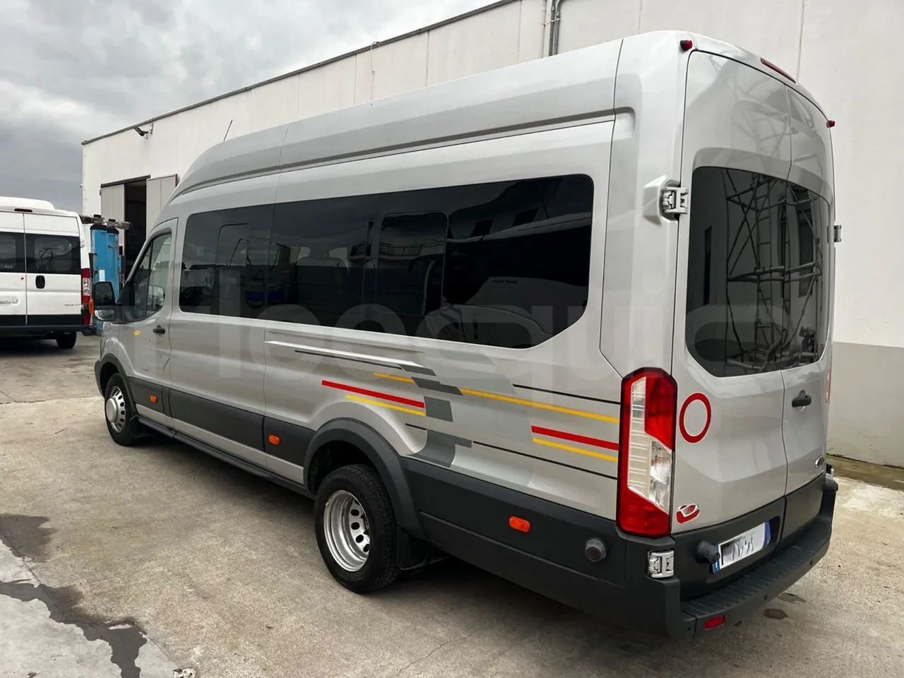 Микроавтобус, Пассажирский фургон Ford Transit: фото 8