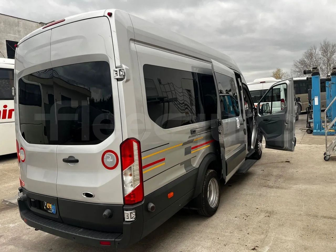 Пригородный автобус Ford Transit: фото 9 Пригородный автобус Ford Transit: фото 9