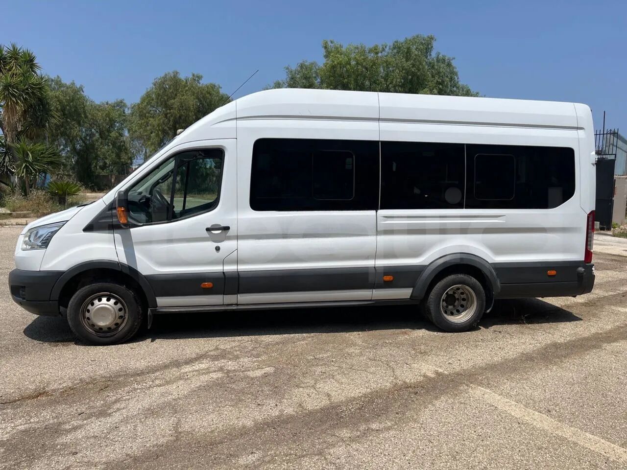 Пригородный автобус Ford Transit: фото 6