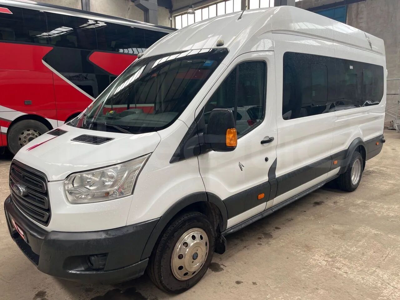 Ford Transit - Туристический автобус: фото 2 Ford Transit - Туристический автобус: фото 2