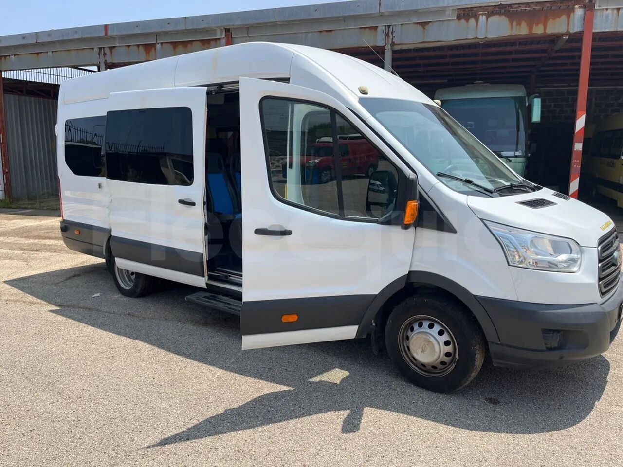 Пригородный автобус Ford Transit: фото 10