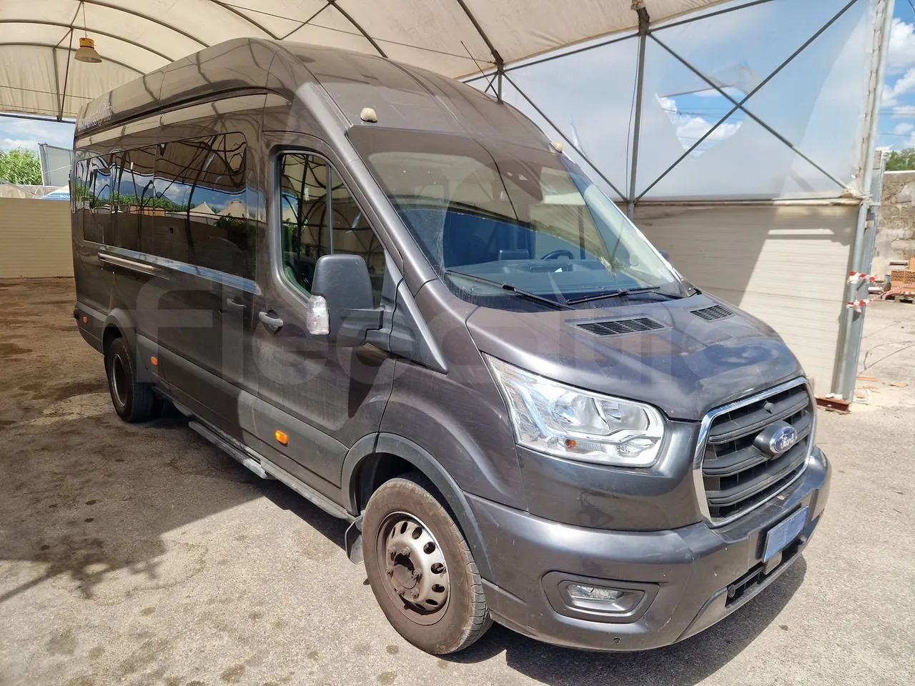 Пригородный автобус Ford Transit: фото 1