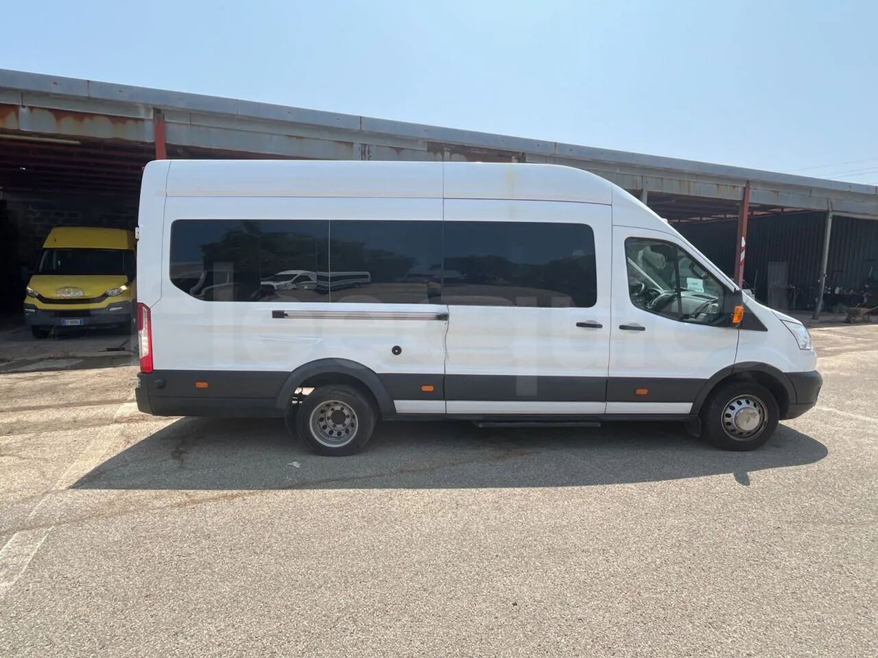 Пригородный автобус Ford Transit: фото 11